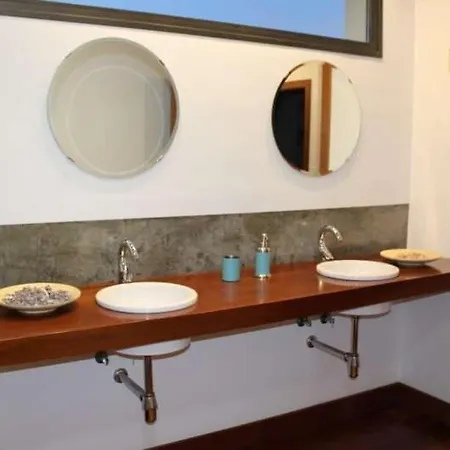 Sleeps 10 Pool Wifi Villa